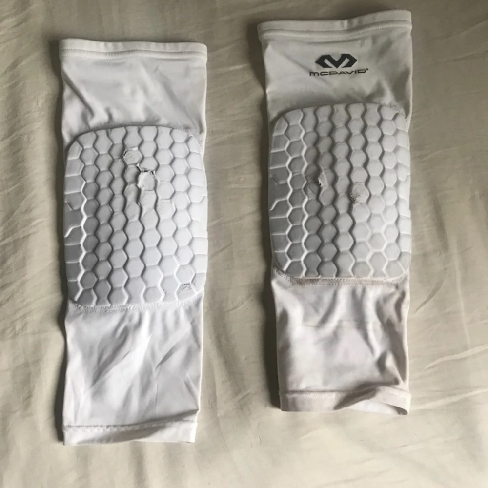 Basketball knee guards